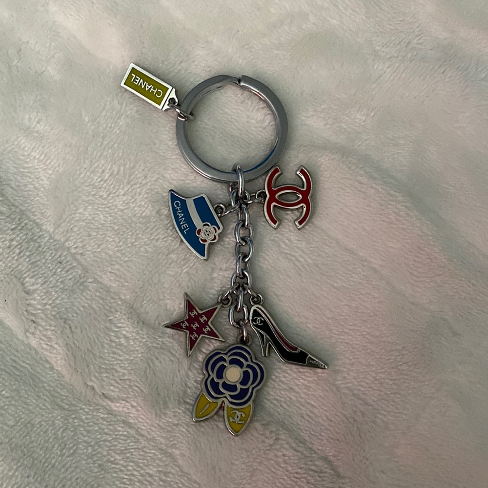 BOUTIQUE. Chanel key chain